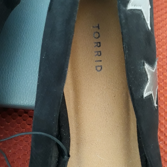 NEW Avenue Black Suede Flats with Silver Stars 12 - Picture 6 of 7